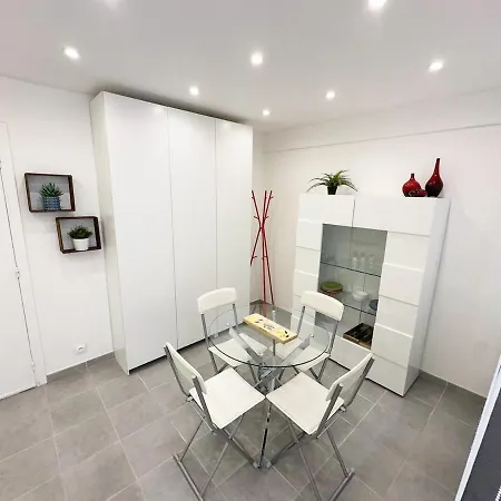 Elegant T2 Avec Terrasse A 2 Pas Des Plages Appartement
